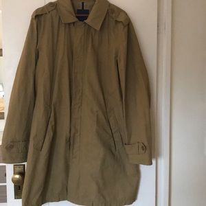 Mens Cole Haan raincoat/ trench coat. Barely worn!